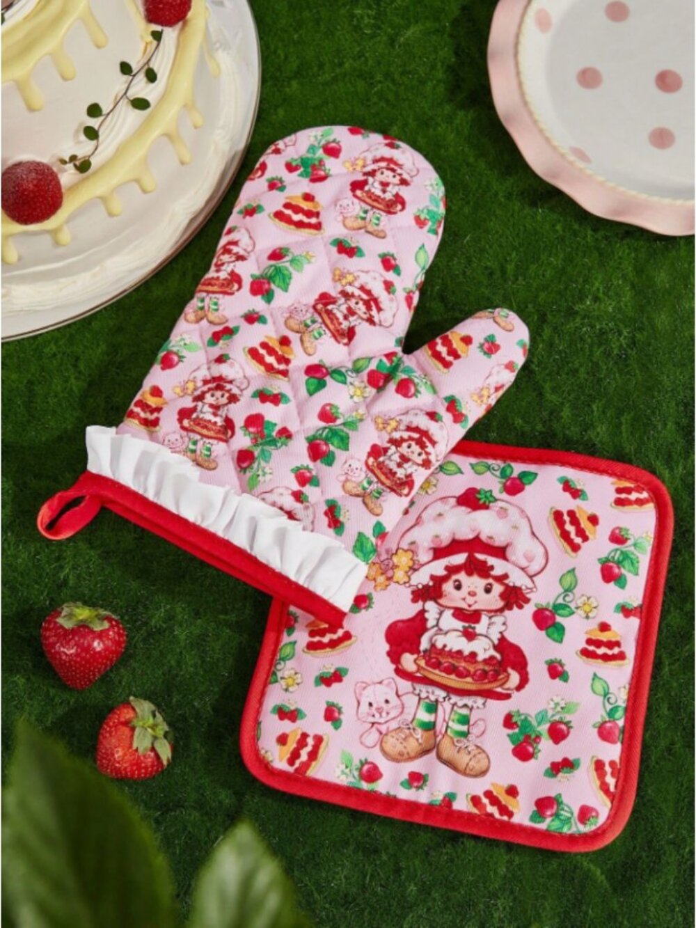 Strawberry Shortcake Pink Oven Mitt & Pot Holder Set Cute Strawberry Retro Print